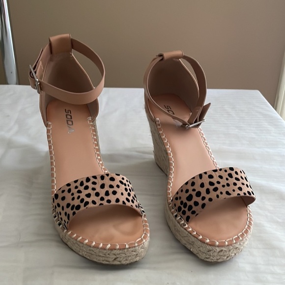 Soda Tan Leopard Animal Print Espadrille Wedges Size 9 cheetah - Picture 2 of 10
